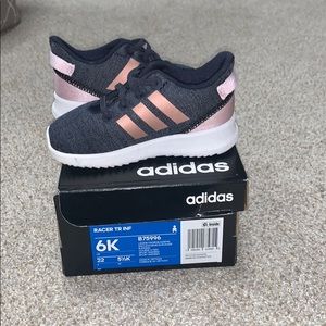 Toddler size 6 adidas tennis shoes